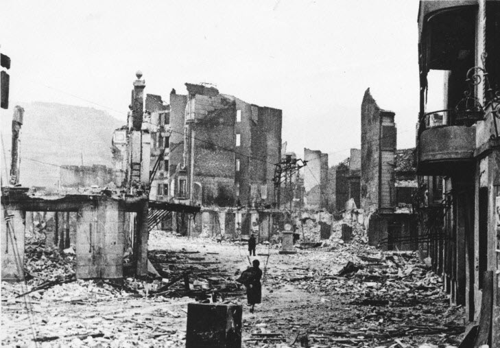 Des bombardements aériens : une héritage de violence et de barbarie depuis Guernica jusqu’à Gaza