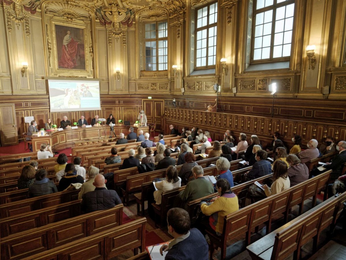 Une conférence sur les lois fondamentales de la couronne à Paris : un événement incontournable pour l’Association Sainte Geneviève